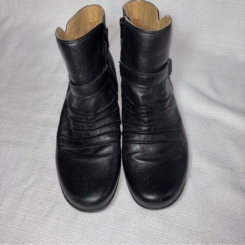 Naturalizer's Cassini Ankle Booties. Black Leather 10 - Picture 3 of 11